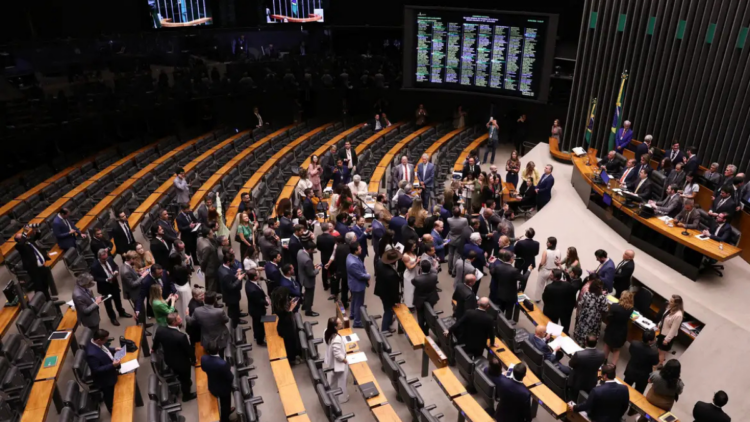 Congresso Nacional derruba veto presidencial e aprova PL da Dosimetria, que muda regras de cálculo de penas relacionadas aos atos de 8 de janeiro de 2023.