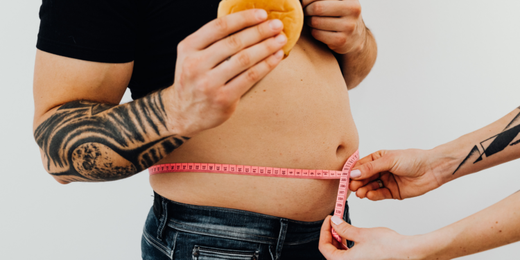 Crescimento da obesidade no Brasil preocupa especialistas e autoridades.