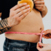 Crescimento da obesidade no Brasil preocupa especialistas e autoridades.