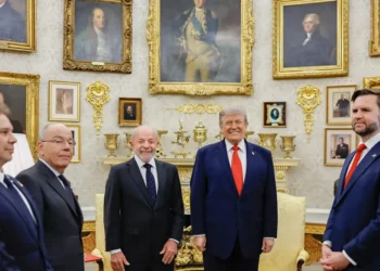 Trump chama Lula de “volátil” e diz que não pensa no presidente brasileiro.