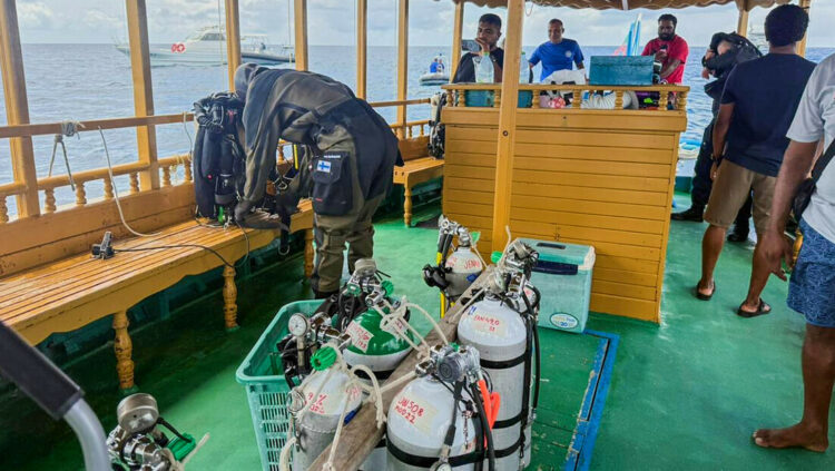 Autoridades das Maldivas concluíram o resgate dos corpos de cinco mergulhadores italianos mortos em uma caverna submarina no atol de Vaavu. Caso é investigado pelos governos das Maldivas e da Itália.