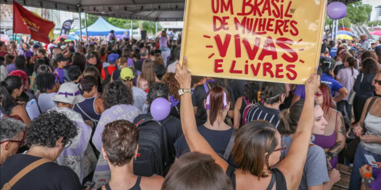 Nova regulamentação garante pensão especial do INSS para filhos e dependentes de vítimas de feminicídio que atendam aos critérios de renda.