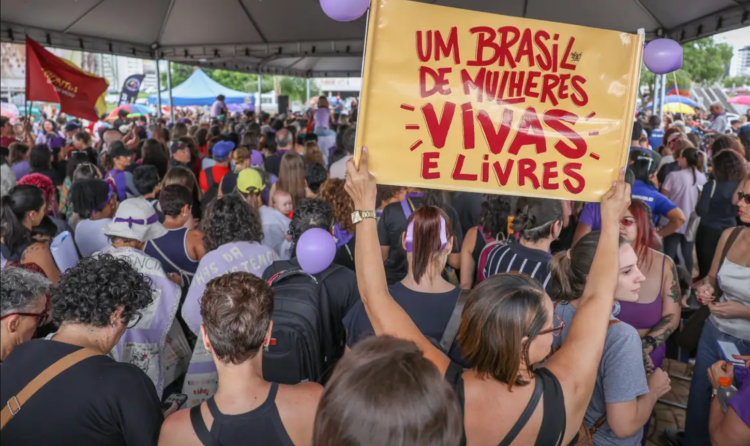 Nova regulamentação garante pensão especial do INSS para filhos e dependentes de vítimas de feminicídio que atendam aos critérios de renda.