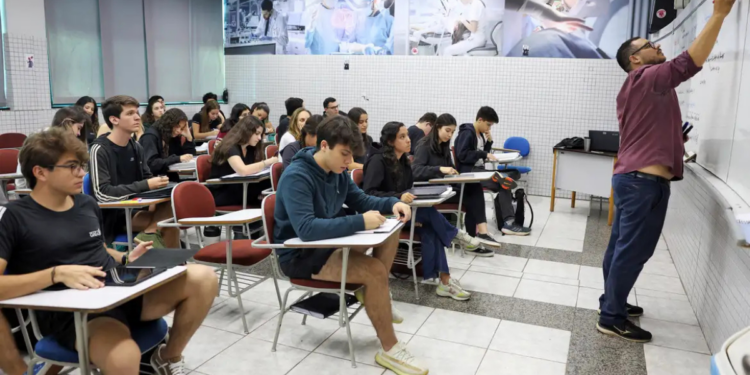 Pré-selecionados no Fies 2026 têm até segunda-feira (11) para validar informações e garantir financiamento estudantil.