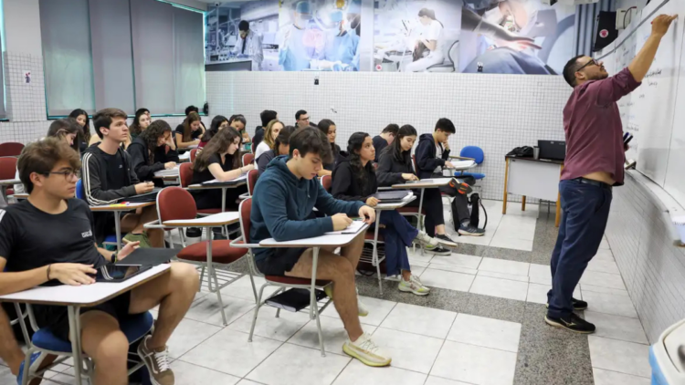 Pré-selecionados no Fies 2026 têm até segunda-feira (11) para validar informações e garantir financiamento estudantil.