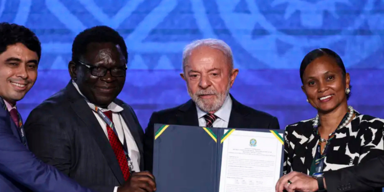 No Fórum Brasil-África, Lula afirma que educação é essencial para combater desigualdades e fortalecer autonomia