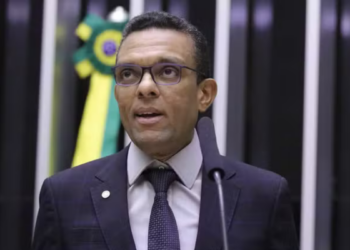 Falas de Otoni de Paula repercutem nas redes e aumentam pressão política no Rio de Janeiro.