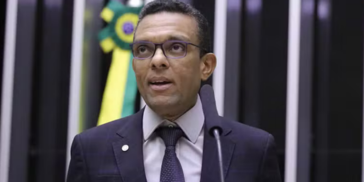 Falas de Otoni de Paula repercutem nas redes e aumentam pressão política no Rio de Janeiro.