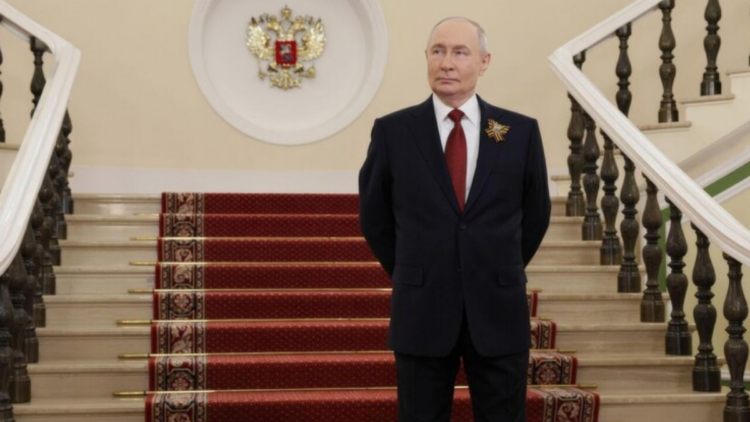 Putin reconhece escassez de combustível na Rússia e avalia proibição de exportação de diesel.