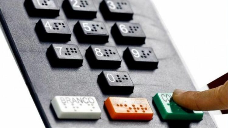 Sistema eletrônico de votação completa 30 anos e reforça segurança nas eleições.