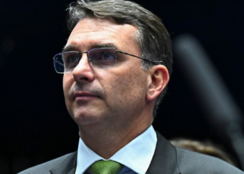 Flávio Bolsonaro tentou explicar ligação com Daniel Vorcaro após divulgação de áudio