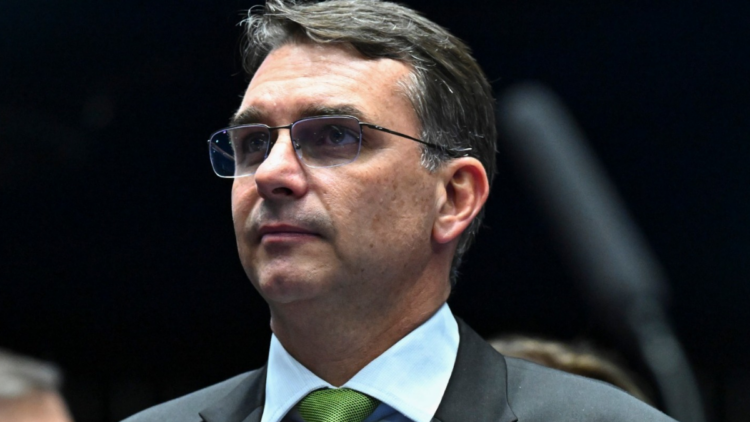 Flávio Bolsonaro tentou explicar ligação com Daniel Vorcaro após divulgação de áudio