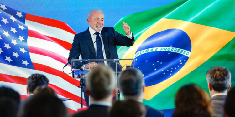 Reunião entre Lula e Trump em Washington discutiu economia global, ONU e tensões diplomáticas.