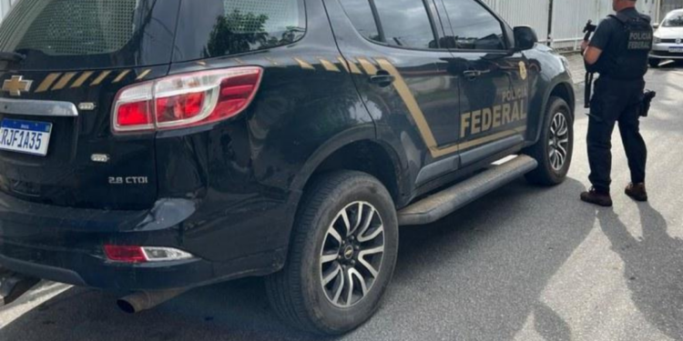 PF prende deputado e investiga fraude em contratos públicos.