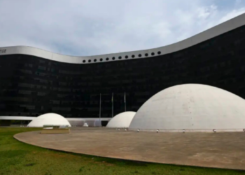 Inteligência artificial preocupa Justiça Eleitoral e especialistas nas eleições deste ano