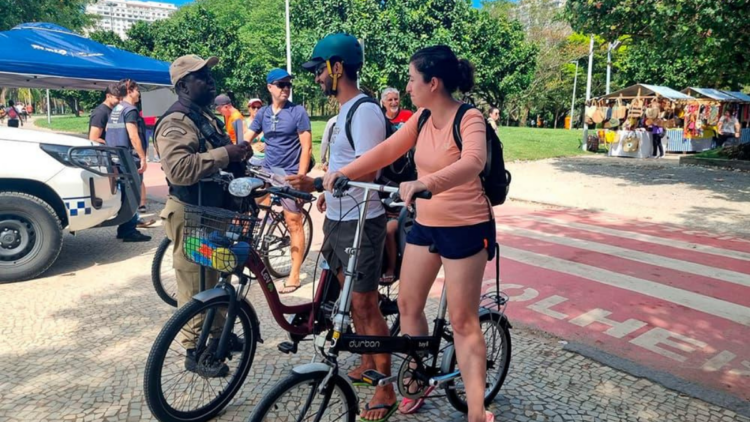 Ministério Público do Rio pede suspensão das novas regras para bicicletas e patinetes elétricos e questiona falta de estudos técnicos da Prefeitura.