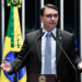 Flávio Bolsonaro passa a ser alvo de pedidos de investigação após reportagem apontar repasses milionários para filme sobre Jair Bolsonaro.