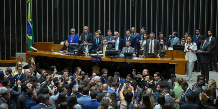 Senado aprova criação de cadastro nacional de condenados por violência contra a mulher e confirma Margareth Costa como nova ministra do TST.