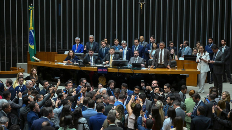 Senado aprova criação de cadastro nacional de condenados por violência contra a mulher e confirma Margareth Costa como nova ministra do TST.