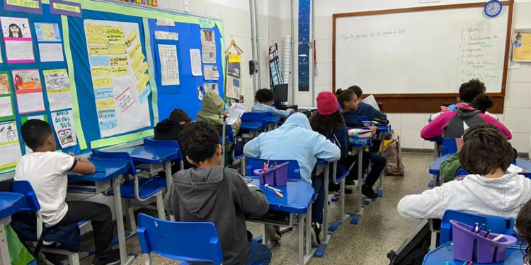 Escolas públicas e privadas podem inscrever alunos na Obmep Mirim 2026 até 8 de junho; iniciativa do Impa estimula o aprendizado de matemática de forma divertida.