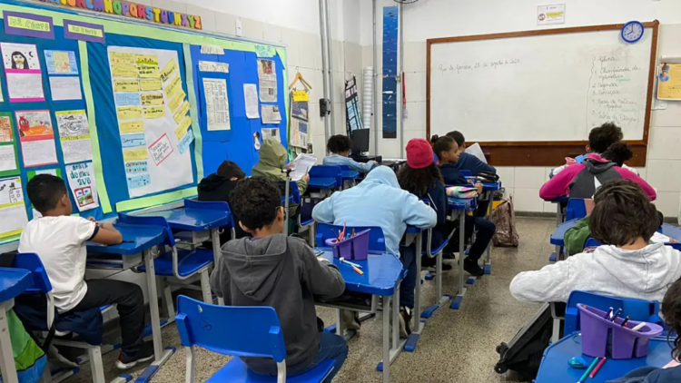Escolas públicas e privadas podem inscrever alunos na Obmep Mirim 2026 até 8 de junho; iniciativa do Impa estimula o aprendizado de matemática de forma divertida.