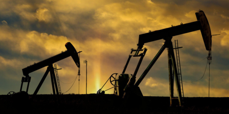 Secretário do Tesouro dos EUA avalia que conflito com o Irã e fatores globais podem provocar queda nos preços do petróleo.