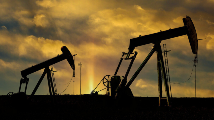 Secretário do Tesouro dos EUA avalia que conflito com o Irã e fatores globais podem provocar queda nos preços do petróleo. 