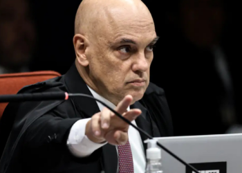 Alexandre de Moraes determina que Alerj não poderá votar revisão da prisão do deputado Thiago Rangel, investigado em operação da Polícia Federal sobre contratos da Educação.