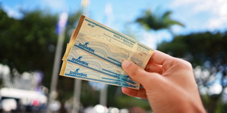 Ingressos para o showbol entre Brasil e Argentina em Cabo Frio acabam no primeiro dia de troca solidária.