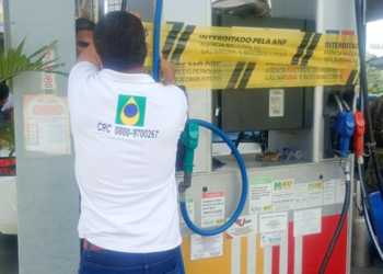 Posto em São João de Meriti foi interditado após suspeita de fraude eletrônica em bomba com seis bicos de abastecimento.