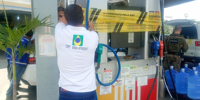Posto em São João de Meriti foi interditado após suspeita de fraude eletrônica em bomba com seis bicos de abastecimento.