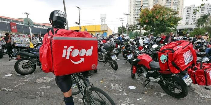Governo federal investiga iFood e Keeta por possível falta de transparência nas taxas cobradas em pedidos de delivery e corridas por aplicativo.