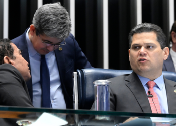 Projeto discutido por STF e Senado pode limitar verbas extras e reduzir supersalários no Judiciário.