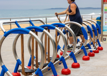 Prefeitura de Macaé instala novos equipamentos esportivos e de lazer em praças e bairros da cidade para ampliar qualidade de vida.