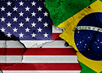 EUA classificam PCC e Comando Vermelho como organizações terroristas e porta-voz Amanda Roberson afirma que grupos “serão eliminados”; decisão entra em vigor em junho de 2026.