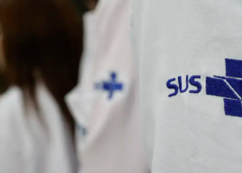 Conheça os principais sintomas da esclerose múltipla e saiba por que o diagnóstico precoce é fundamental para controlar a doença.