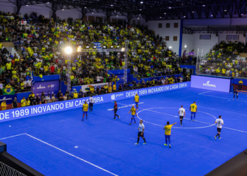 Partida emocionante entre Brasil e Argentina marcou a reabertura do Ginásio Alfredo Barreto diante de arquibancadas lotadas.