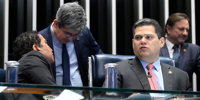 Projeto discutido por STF e Senado pode limitar verbas extras e reduzir supersalários no Judiciário.