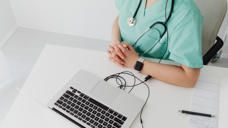 IA supera médicos em estudo de Harvard.