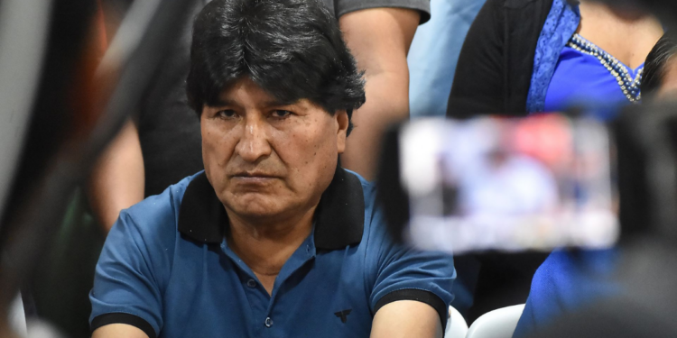 Evo Morales é declarado em desacato após faltar a julgamento na Bolívia