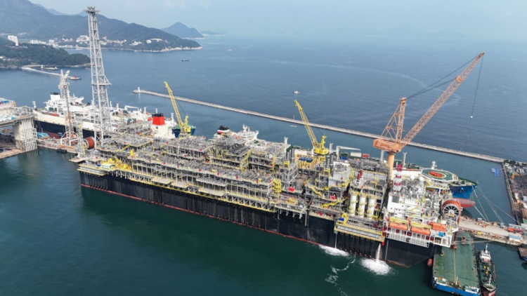 Petrobras inicia operação da plataforma P-79 no pré-sal antes do prazo, ampliando produção no campo de Búzios e oferta de gás natural.