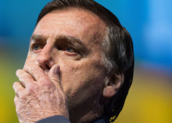 Jair Bolsonaro está estável após cirurgia autorizada pela Justiça.