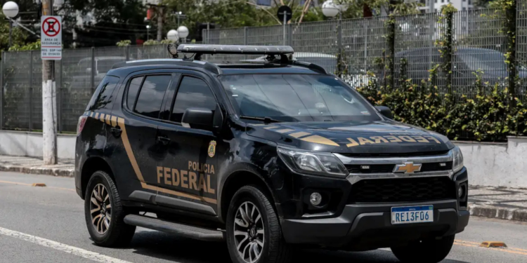 Polícia Federal deflagra quinta fase da Operação Compliance Zero, que investiga corrupção e lavagem de dinheiro. Entre os investigados está o senador Ciro Nogueira.