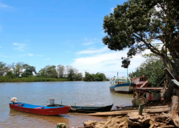 Funasa inicia monitoramento da qualidade da água do Rio Doce em 173 pontos após fim das atividades da Fundação Renova. Ação envolve Minas Gerais e Espírito Santo.