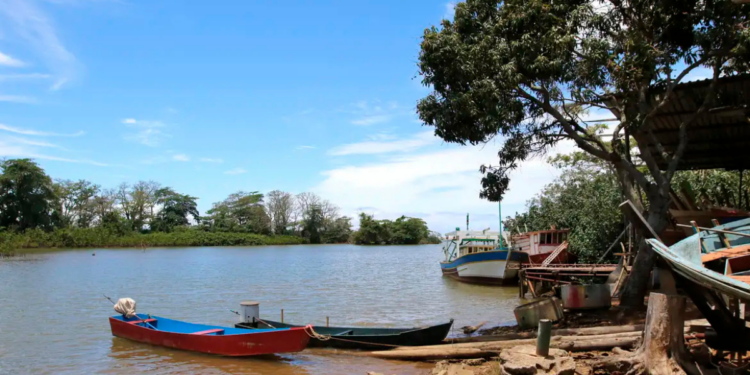 Funasa inicia monitoramento da qualidade da água do Rio Doce em 173 pontos após fim das atividades da Fundação Renova. Ação envolve Minas Gerais e Espírito Santo.