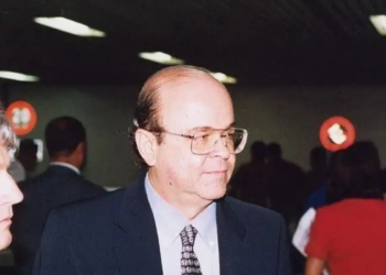 O economista Chico Lopes, ex-presidente interino do Banco Central, morreu aos 80 anos no Rio de Janeiro. Ele teve papel importante na política monetária e no combate à inflação no Brasil.