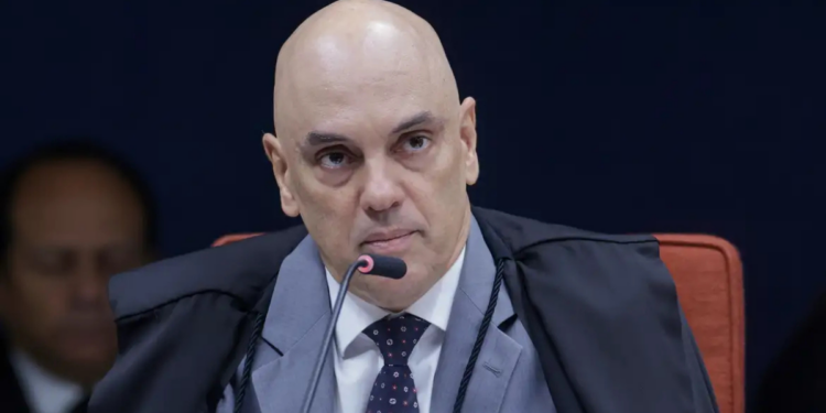 Primeira Turma do STF forma placar unânime para condenar Eduardo Bolsonaro por atuação nos Estados Unidos.