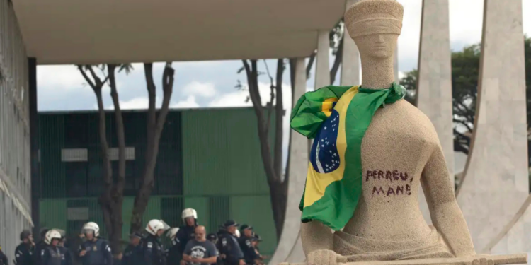 Defesa de Débora Rodrigues recorre ao STF para garantir aplicação da Lei da Dosimetria e tentar reduzir pena ligada aos atos de 8 de janeiro.