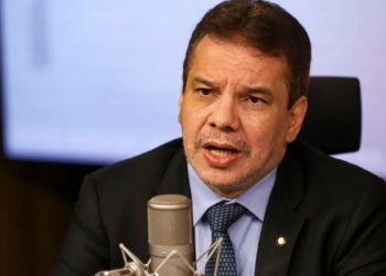 Governo federal anuncia ampliação das operações integradas contra o crime organizado, com foco em facções, lavagem de dinheiro, presídios estaduais e tráfico de armas.