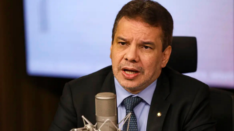 Governo federal anuncia ampliação das operações integradas contra o crime organizado, com foco em facções, lavagem de dinheiro, presídios estaduais e tráfico de armas.
